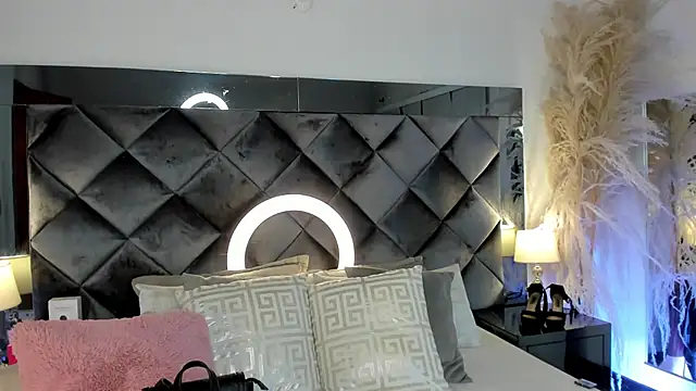 sofhiaa adaams online show from 18, 10, 2025