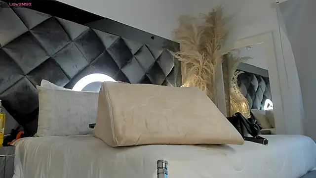 sofhiaa adaams online show from 5, 11, 2025