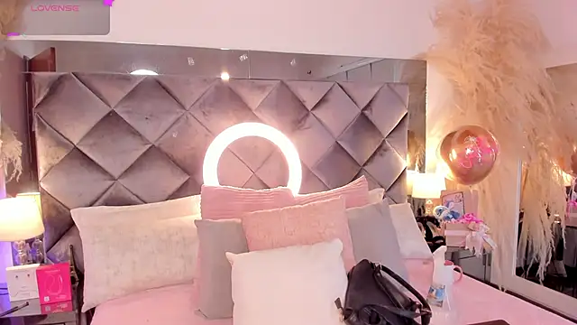 sofhiaa adaams online show from 5, 10, 2025