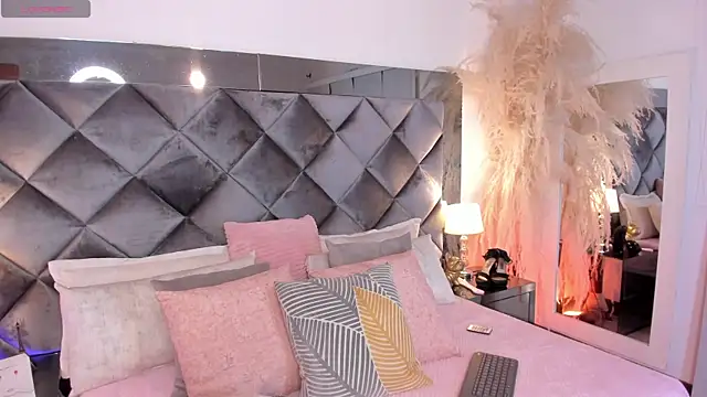 sofhiaa adaams online show from 25, 9, 2025