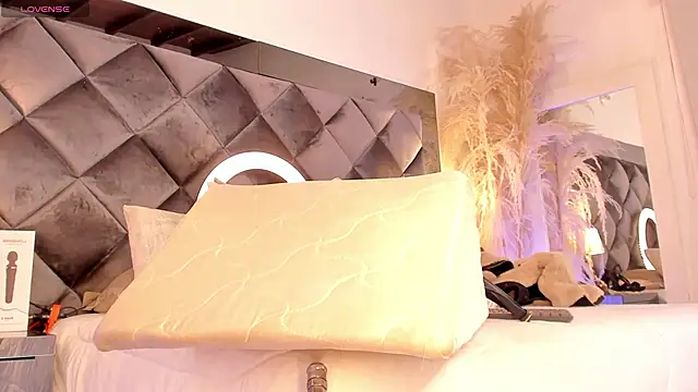 sofhiaa adaams online show from 30, 10, 2025