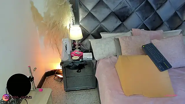 sofhiaa adaams online show from 19, 9, 2025