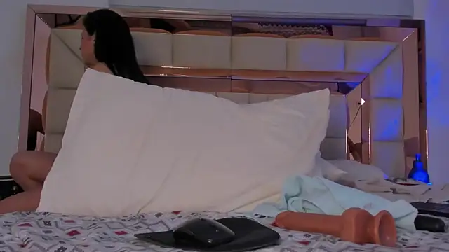 violetta-brown1 online show from 30, 1, 2025