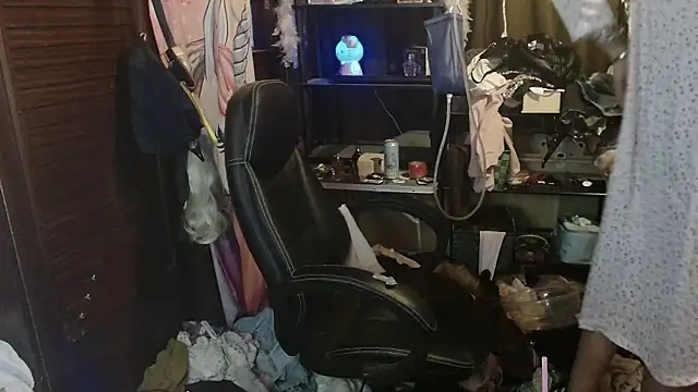 Ombeline1 online show from 16, 12, 2025