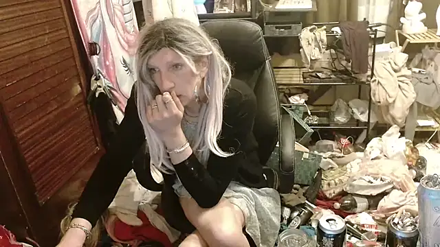 Ombeline1 online show from 8, 4, 2026