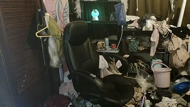 Ombeline1 online show from 17, 12, 2025