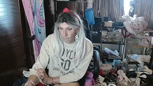 Ombeline1 online show from 2, 10, 2025