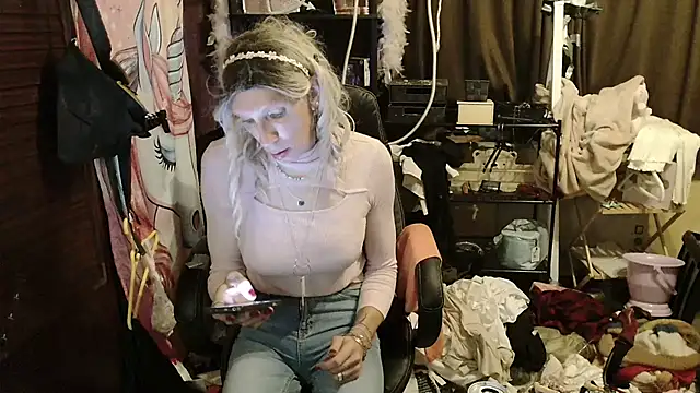 Ombeline1 online show from 12, 11, 2025