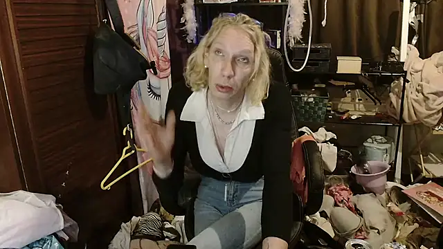 Ombeline1 online show from 17, 11, 2025