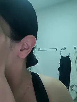 Lia Hurley online show from 13, 3, 2025