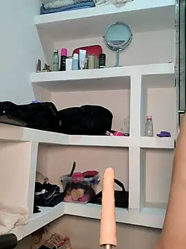 Lia Hurley online show from 23, 9, 2025