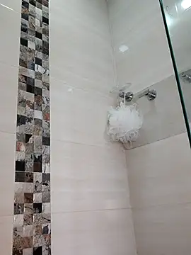Lia Hurley online show from 3, 6, 2026
