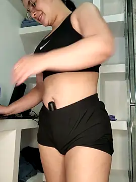 Lia Hurley online show from 6, 10, 2025