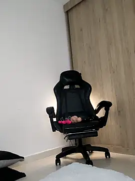 Lia Hurley online show from 13, 3, 2026