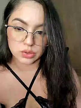Lia Hurley online show from 25, 5, 2026