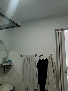 Lia Hurley online show from 5, 12, 2025