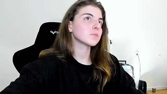 emmamurrr online show from 14, 9, 2025