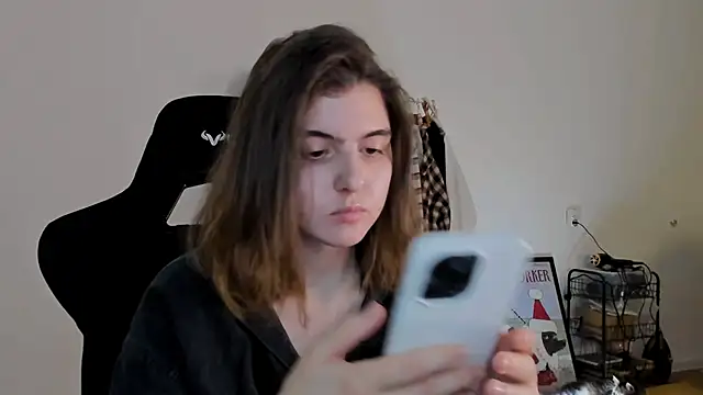 emmamurrr online show from 21, 12, 2024