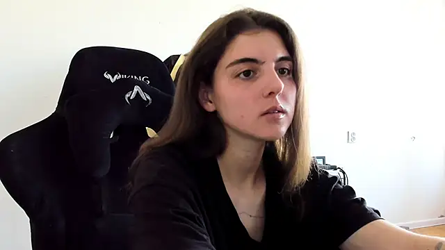 emmamurrr online show from 9, 9, 2025