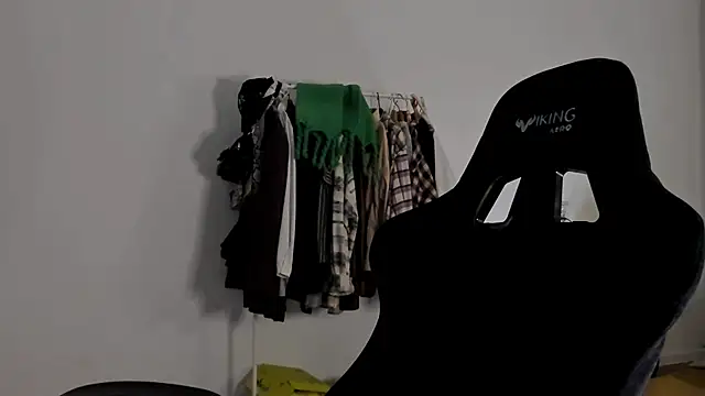 emmamurrr online show from 22, 12, 2024