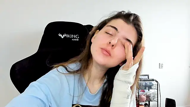 emmamurrr online show from 1, 12, 2025