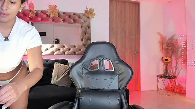 AmelyaMann online show from 9, 7, 2026