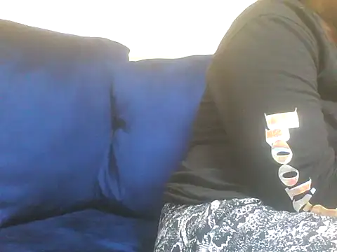 Snapshot of Sexy_Riri chatting on 8, 10, 2025 Sexy Riri online show from 8, 10, 2025