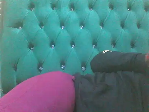 Snapshot of Sexy_Riri chatting on 28, 10, 2025 Sexy Riri online show from 28, 10, 2025