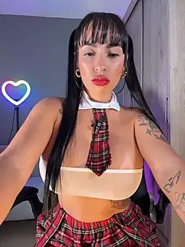 Snapshot of alina_cruz chatting on 15, 1, 2026 alina cruz online show from 15, 1, 2026