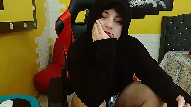 isabeautyx19 online show from 5, 12, 2025