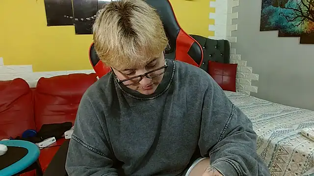 isabeautyx19 online show from 7, 10, 2025