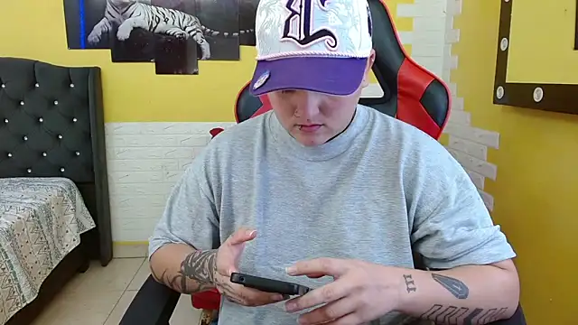 isabeautyx19 online show from 19, 9, 2025