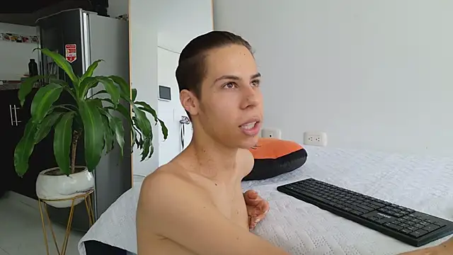 Snapshot of grey___27 chatting on 21, 3, 2025 grey 27 online show from 21, 3, 2025