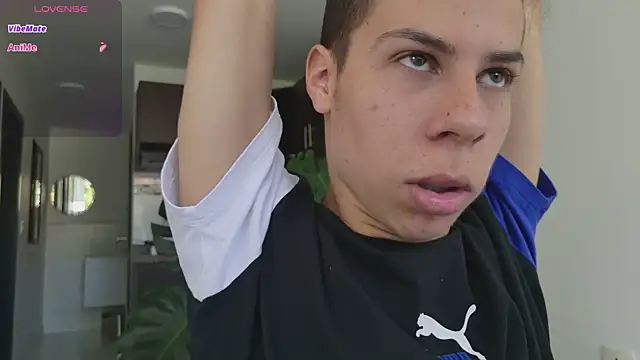 Snapshot of grey___27 chatting on 21, 10, 2025 grey 27 online show from 21, 10, 2025