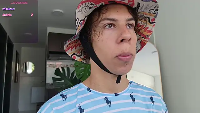 Snapshot of grey___27 chatting on 19, 10, 2025 grey 27 online show from 19, 10, 2025