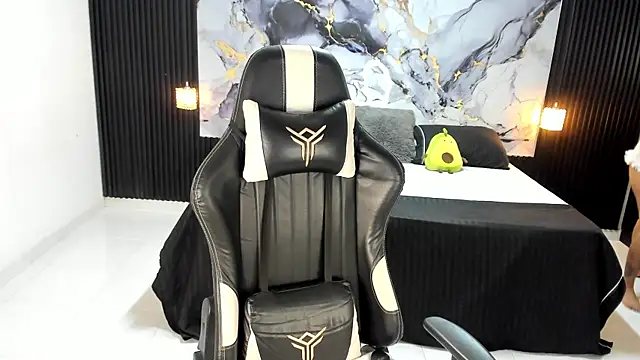 Ivy 16 online show from 16, 11, 2025