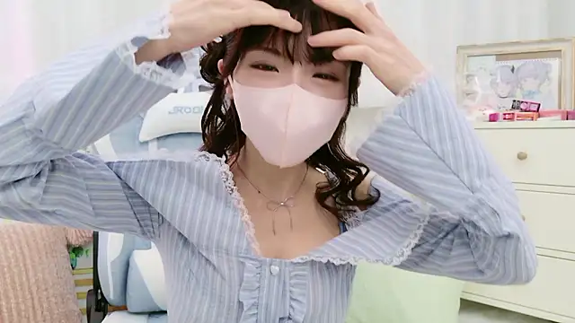 -minami- online show from 15, 10, 2025