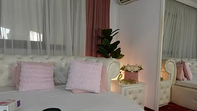 Snapshot of NinaCrystal1 chatting on 13, 6, 2026 NinaCrystal1 online show from 13, 6, 2026