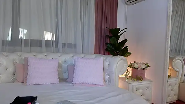 Snapshot of NinaCrystal1 chatting on 14, 6, 2026 NinaCrystal1 online show from 14, 6, 2026