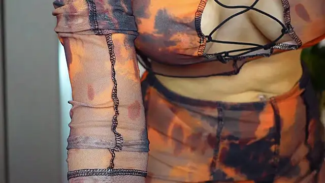 NinaCrystal1 online show from 15, 4, 2026