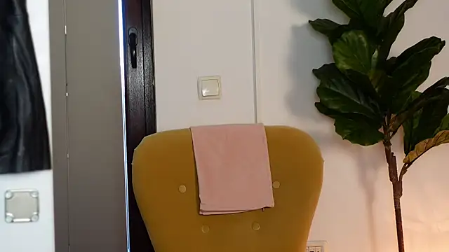 NinaCrystal1 online show from 6, 4, 2026