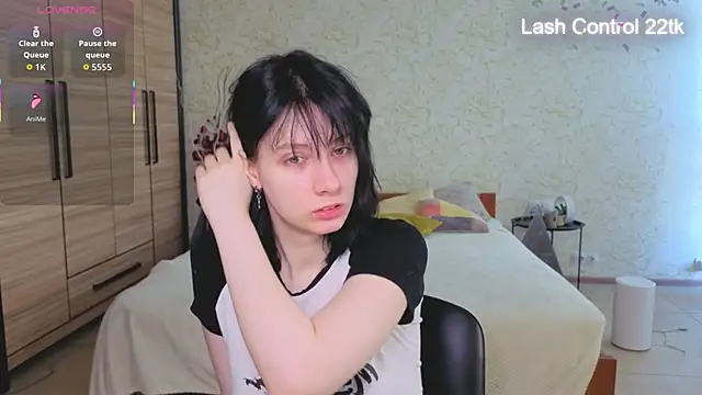 JulisSweet online show from 6, 4, 2026