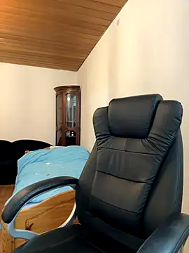 Kamilla Loop online show from 3, 12, 2025