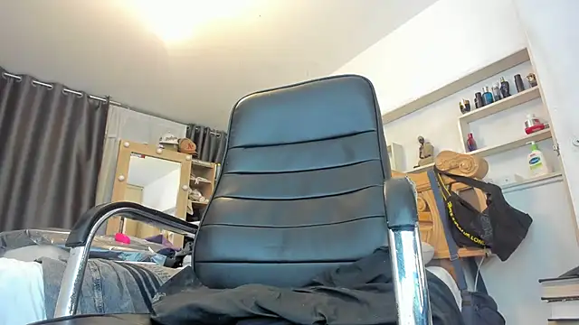 Snapshot of pollet_brown chatting on 19, 6, 2026 pollet brown online show from 19, 6, 2026