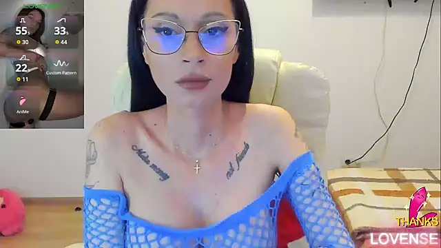 kissnicol32 online show from 13, 5, 2026