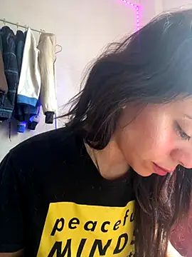 melisabunnny online show from 11, 11, 2025