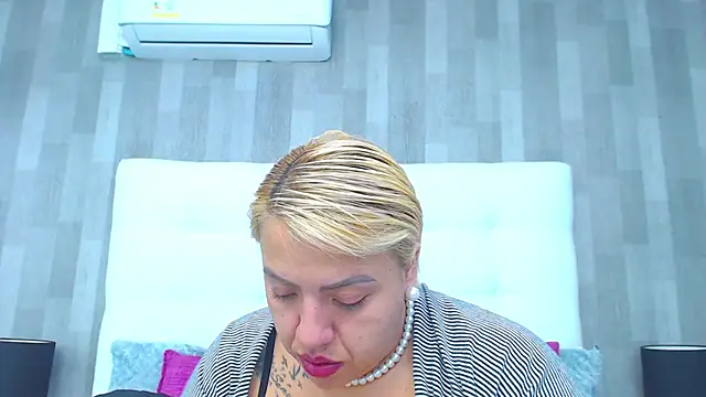 LeahMillerr online show from 5, 2, 2026