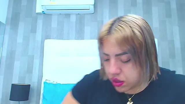 LeahMillerr online show from 17, 9, 2025