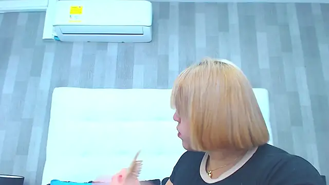 LeahMillerr online show from 22, 9, 2025