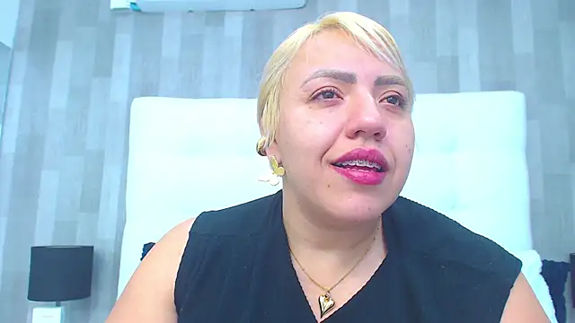 LeahMillerr online show from 22, 12, 2025